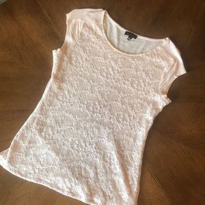 Size small lace front tee the Limited blush